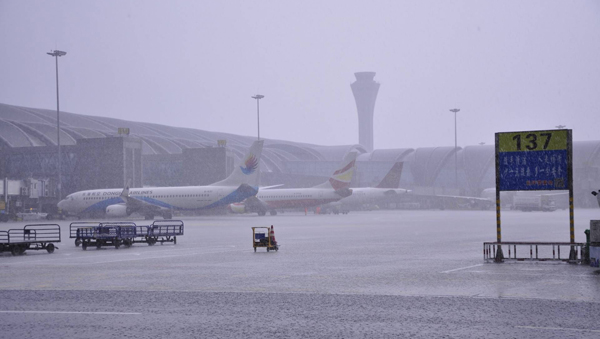 強(qiáng)降雨突襲成都機(jī)場 造成部分航班不能正常起降